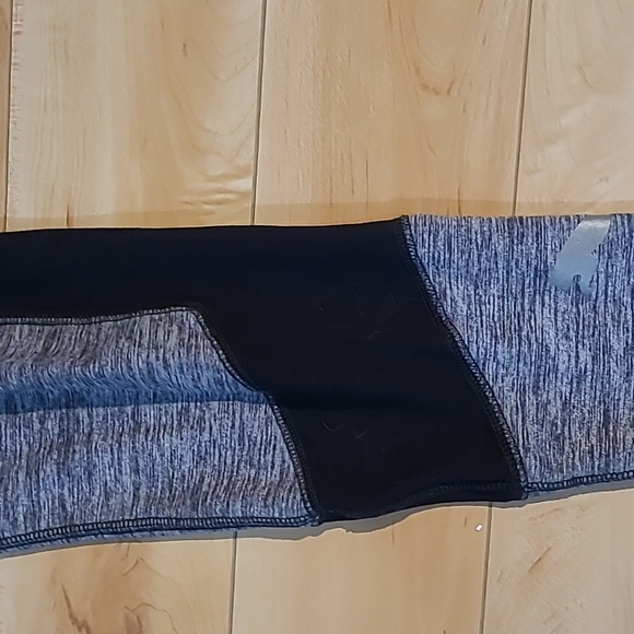 Puma women's size small gray and black capris - Picture 3 of 5